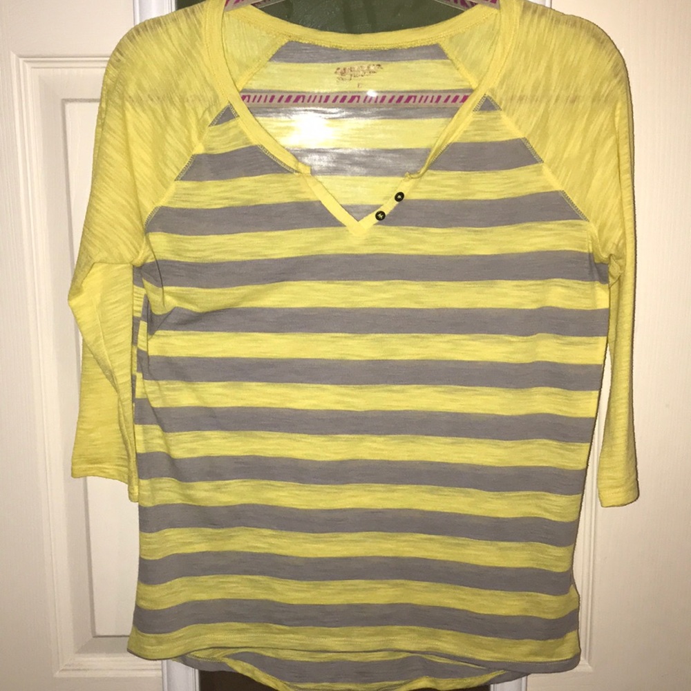 Yellow and grey t-shirt